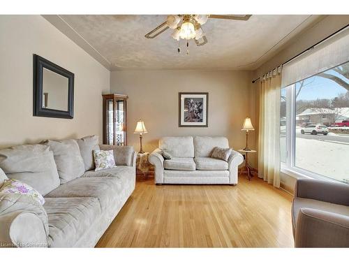 123 Tait Street, Cambridge, ON - Indoor Photo Showing Living Room