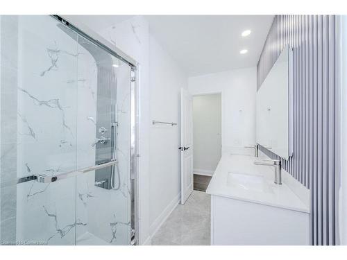 205 Harvard Road, Waterloo, ON - Indoor Photo Showing Bathroom