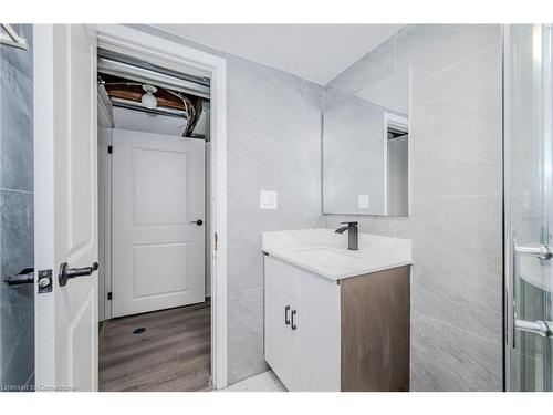 205 Harvard Road, Waterloo, ON - Indoor Photo Showing Bathroom