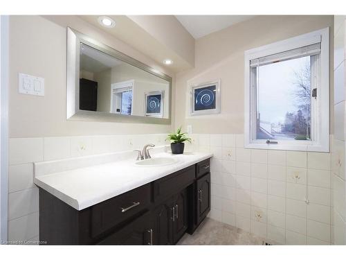 69 Woodward Avenue, Kitchener, ON - Indoor Photo Showing Bathroom