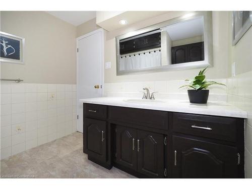 69 Woodward Avenue, Kitchener, ON - Indoor Photo Showing Bathroom