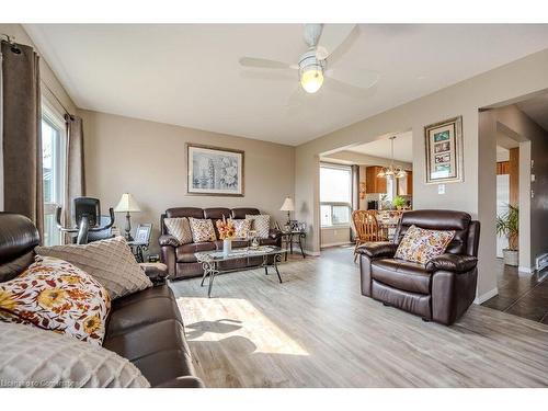 128 Henhoeffer Crescent, Kitchener, ON - Indoor Photo Showing Living Room