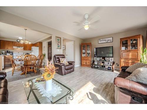 128 Henhoeffer Crescent, Kitchener, ON - Indoor Photo Showing Living Room