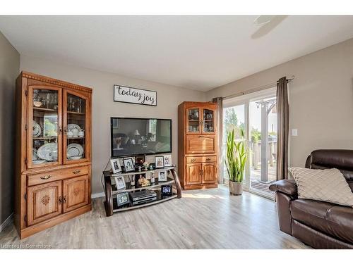 128 Henhoeffer Crescent, Kitchener, ON - Indoor Photo Showing Living Room