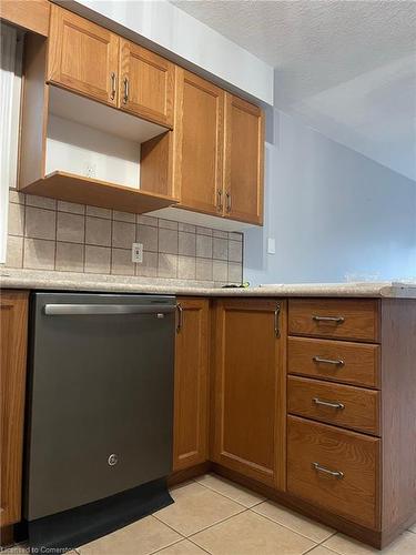 154 Bridlewreath Street, Kitchener, ON - Indoor Photo Showing Kitchen