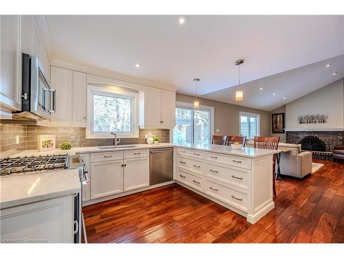 299 Craigleith Drive, Waterloo, ON - Indoor Photo Showing Kitchen With Double Sink With Upgraded Kitchen