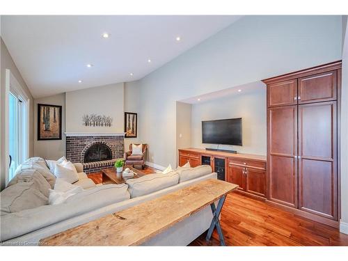 299 Craigleith Drive, Waterloo, ON - Indoor Photo Showing Living Room