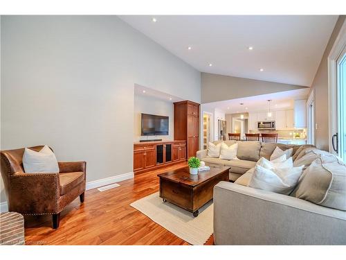 299 Craigleith Drive, Waterloo, ON - Indoor Photo Showing Living Room