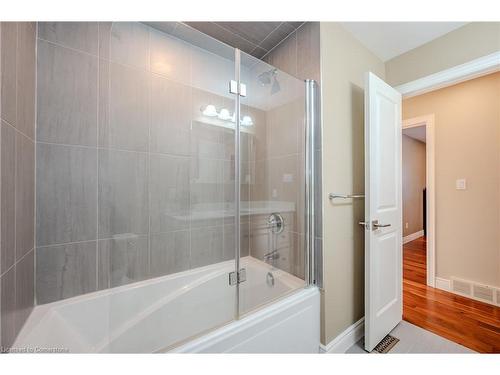 299 Craigleith Drive, Waterloo, ON - Indoor Photo Showing Bathroom