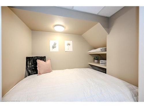 299 Craigleith Drive, Waterloo, ON - Indoor Photo Showing Bedroom