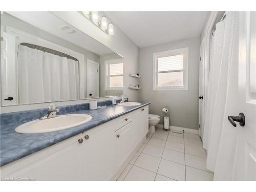 84 Mcfarlane Drive, Cambridge, ON - Indoor Photo Showing Bathroom