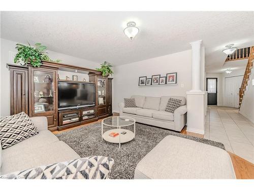 84 Mcfarlane Drive, Cambridge, ON - Indoor Photo Showing Living Room