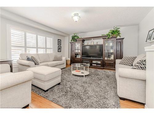 84 Mcfarlane Drive, Cambridge, ON - Indoor Photo Showing Living Room