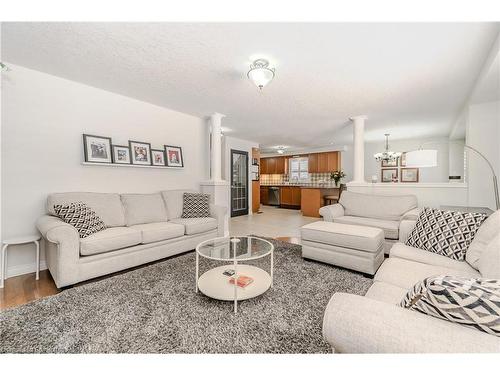 84 Mcfarlane Drive, Cambridge, ON - Indoor Photo Showing Living Room