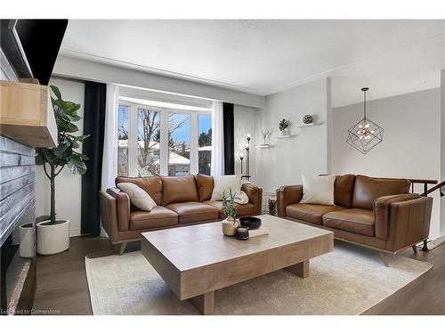 11 Glen Park Crescent, Kitchener, ON - Indoor Photo Showing Living Room