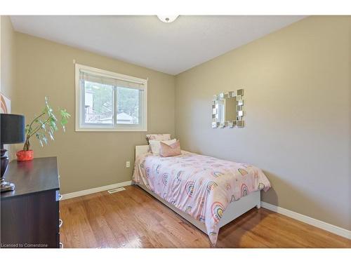 329 Otterbein Road, Kitchener, ON - Indoor Photo Showing Bedroom