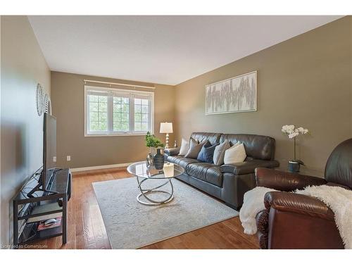 329 Otterbein Road, Kitchener, ON - Indoor Photo Showing Living Room