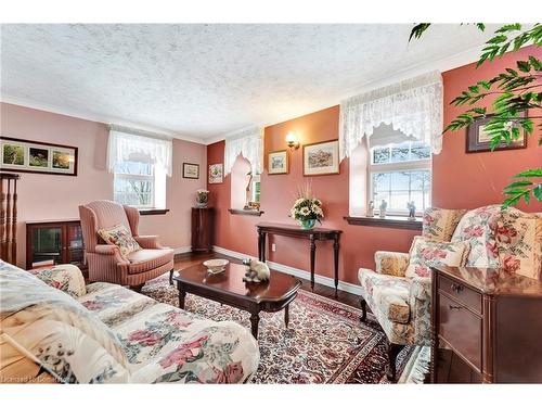 1045 Studiman Road, Cambridge, ON - Indoor Photo Showing Living Room