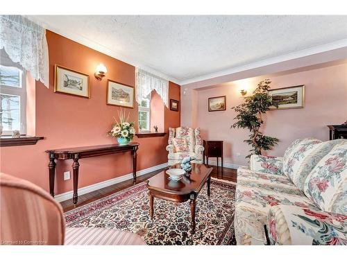 1045 Studiman Road, Cambridge, ON - Indoor Photo Showing Living Room