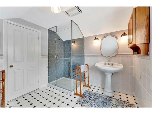 1045 Studiman Road, Cambridge, ON - Indoor Photo Showing Bathroom