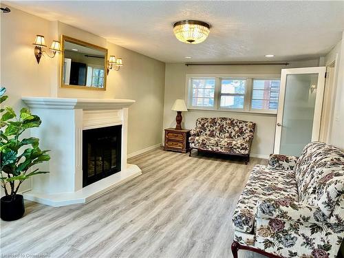 15 Todd Street, Cambridge, ON - Indoor Photo Showing Living Room With Fireplace