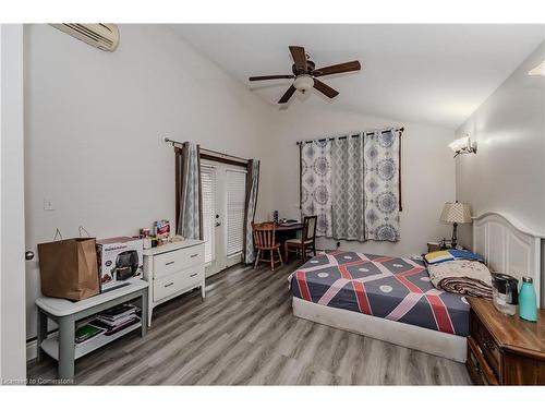 15 Todd Street, Cambridge, ON - Indoor Photo Showing Bedroom