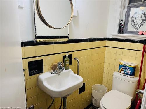 32 Simeon Street, Kitchener, ON - Indoor Photo Showing Bathroom