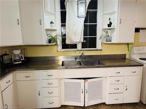 32 Simeon Street, Kitchener, ON - Indoor Photo Showing Kitchen With Double Sink