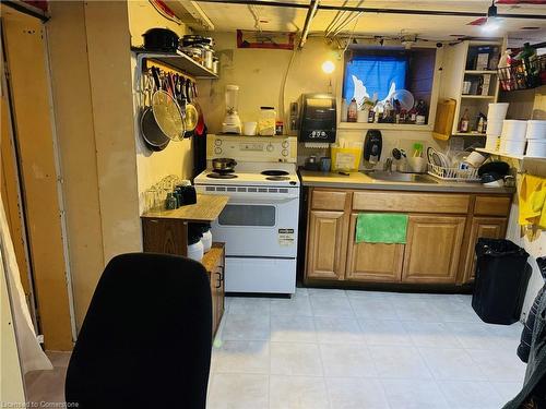 32 Simeon Street, Kitchener, ON - Indoor Photo Showing Kitchen