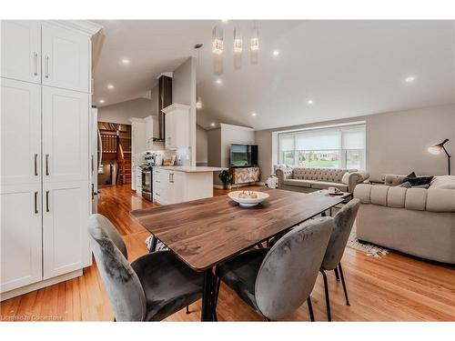 8 Croyden Place, Waterloo, ON - Indoor Photo Showing Dining Room