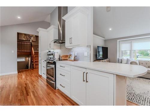 8 Croyden Place, Waterloo, ON - Indoor Photo Showing Kitchen With Upgraded Kitchen