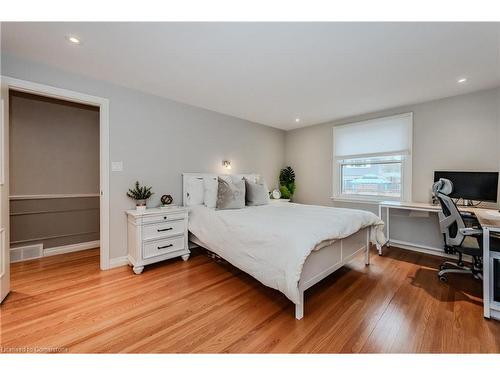 8 Croyden Place, Waterloo, ON - Indoor Photo Showing Bedroom