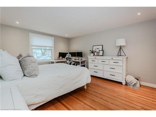 8 Croyden Place, Waterloo, ON - Indoor Photo Showing Bedroom