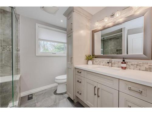 8 Croyden Place, Waterloo, ON - Indoor Photo Showing Bathroom