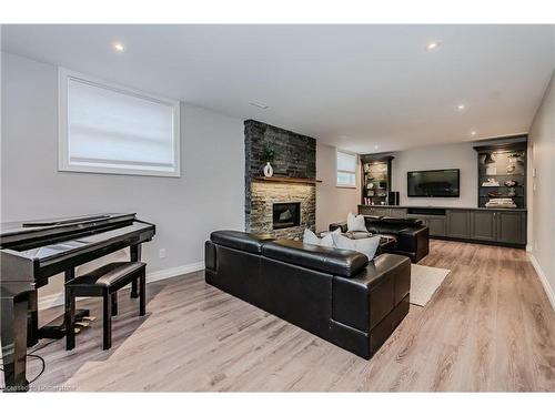 8 Croyden Place, Waterloo, ON - Indoor Photo Showing Living Room With Fireplace