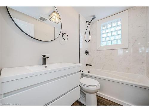 41 Albert Street, Hamilton, ON - Indoor Photo Showing Bathroom