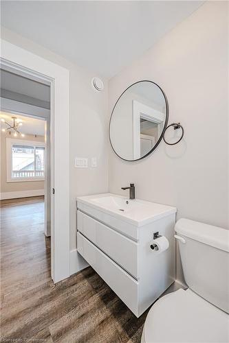 41 Albert Street, Hamilton, ON - Indoor Photo Showing Bathroom