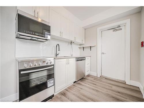 41 Albert Street, Hamilton, ON - Indoor Photo Showing Kitchen