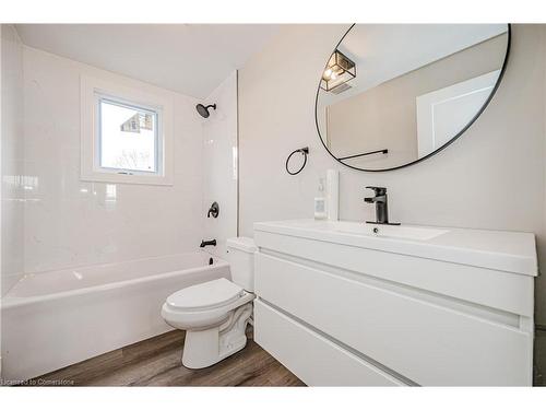 41 Albert Street, Hamilton, ON - Indoor Photo Showing Bathroom