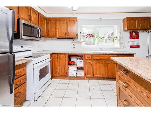 9 Bloomingdale Road N, Kitchener, ON - Indoor Photo Showing Kitchen