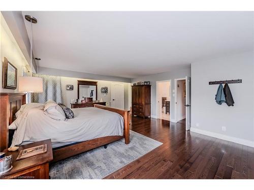 301 Shakespeare Drive, Waterloo, ON - Indoor Photo Showing Bedroom