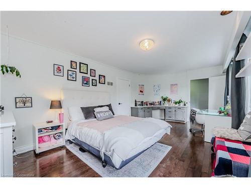 301 Shakespeare Drive, Waterloo, ON - Indoor Photo Showing Bedroom