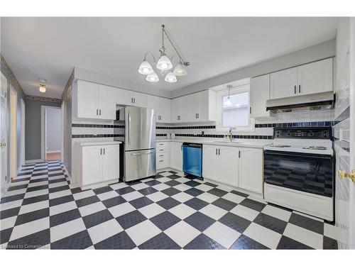 62 Robson Crescent, Hamilton, ON - Indoor Photo Showing Kitchen