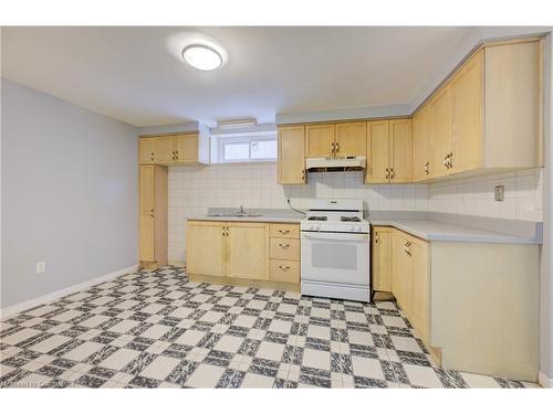 62 Robson Crescent, Hamilton, ON - Indoor Photo Showing Kitchen With Double Sink