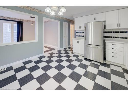 62 Robson Crescent, Hamilton, ON - Indoor Photo Showing Kitchen