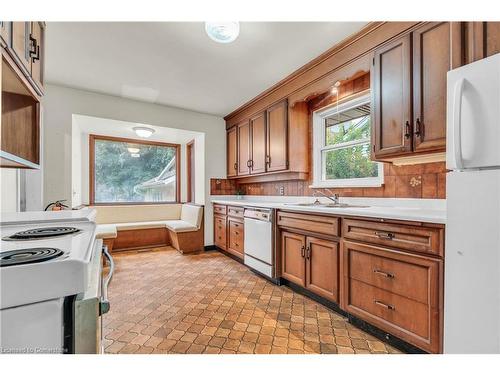 218 Alexandra Avenue, Waterloo, ON - Indoor Photo Showing Kitchen