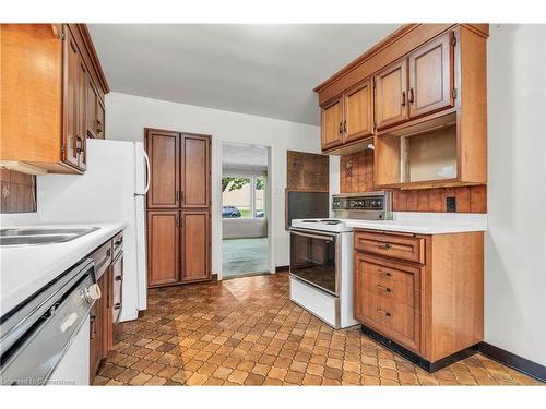 218 Alexandra Avenue, Waterloo, ON - Indoor Photo Showing Kitchen With Double Sink