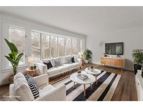 10 Stephen Street, Cambridge, ON - Indoor Photo Showing Living Room