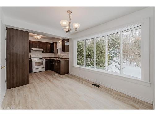 10 Stephen Street, Cambridge, ON - Indoor Photo Showing Kitchen