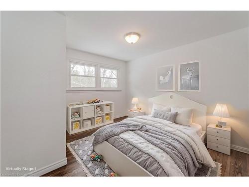 10 Stephen Street, Cambridge, ON - Indoor Photo Showing Bedroom